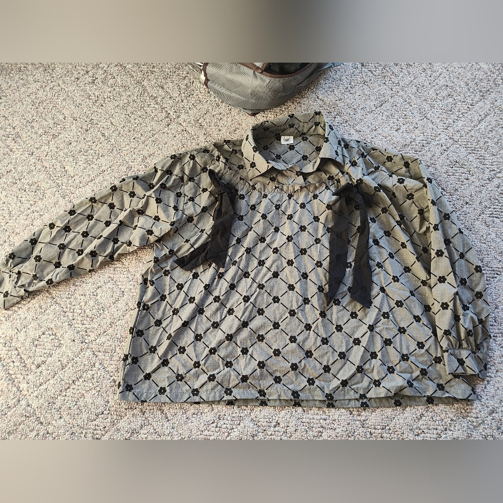 black and gray shirt